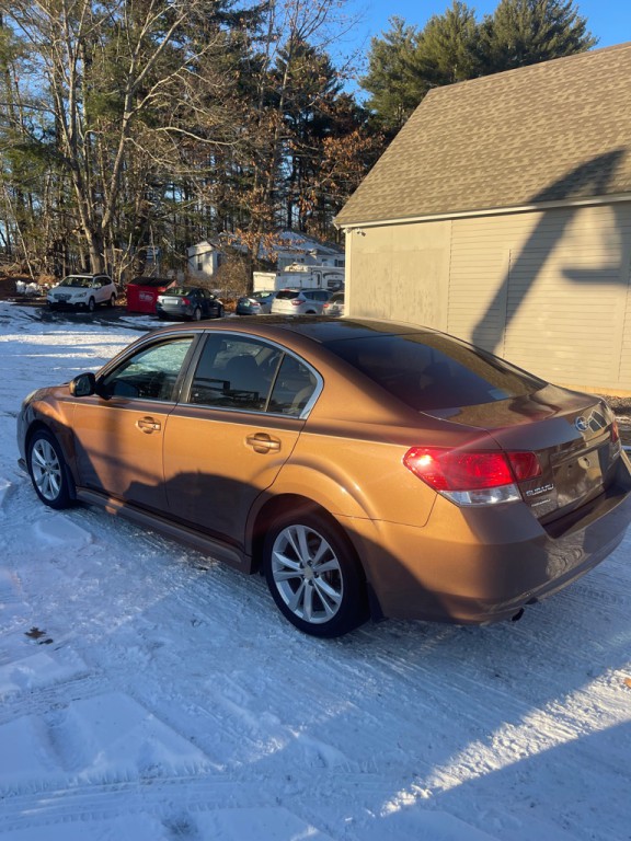 2013 Subaru Legacy Image 2