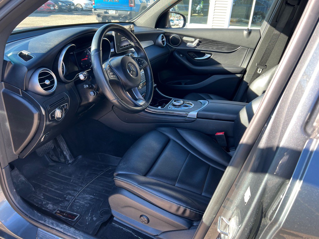 2018 Mercedes-Benz GLC-Class Image 9