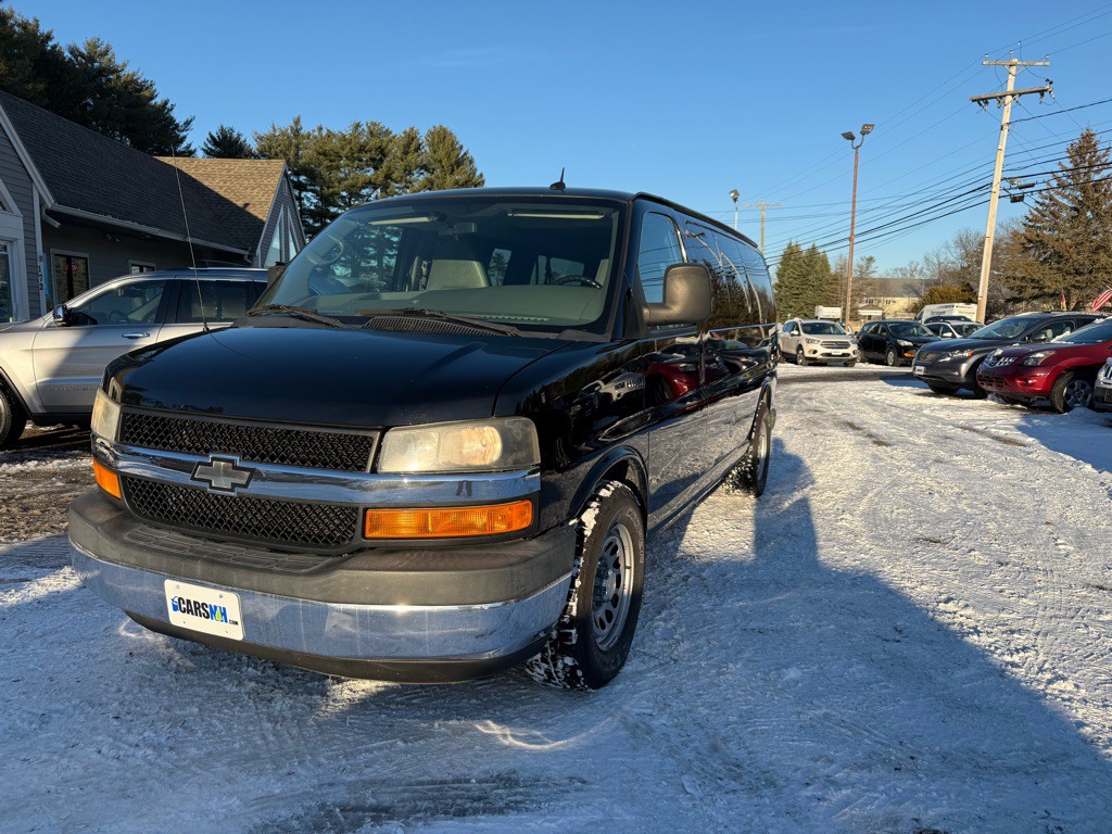 2013 Chevrolet Express Image 1
