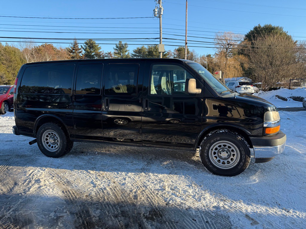 2013 Chevrolet Express Image 4