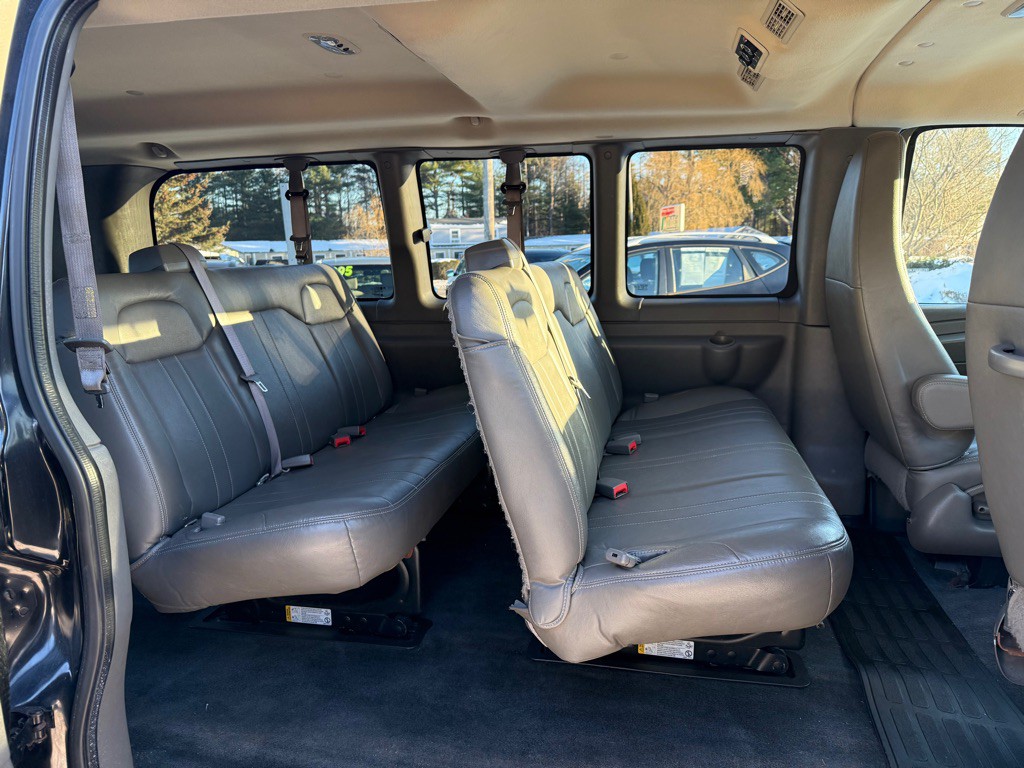 2013 Chevrolet Express Image 11