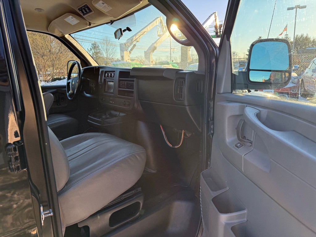 2013 Chevrolet Express Image 12