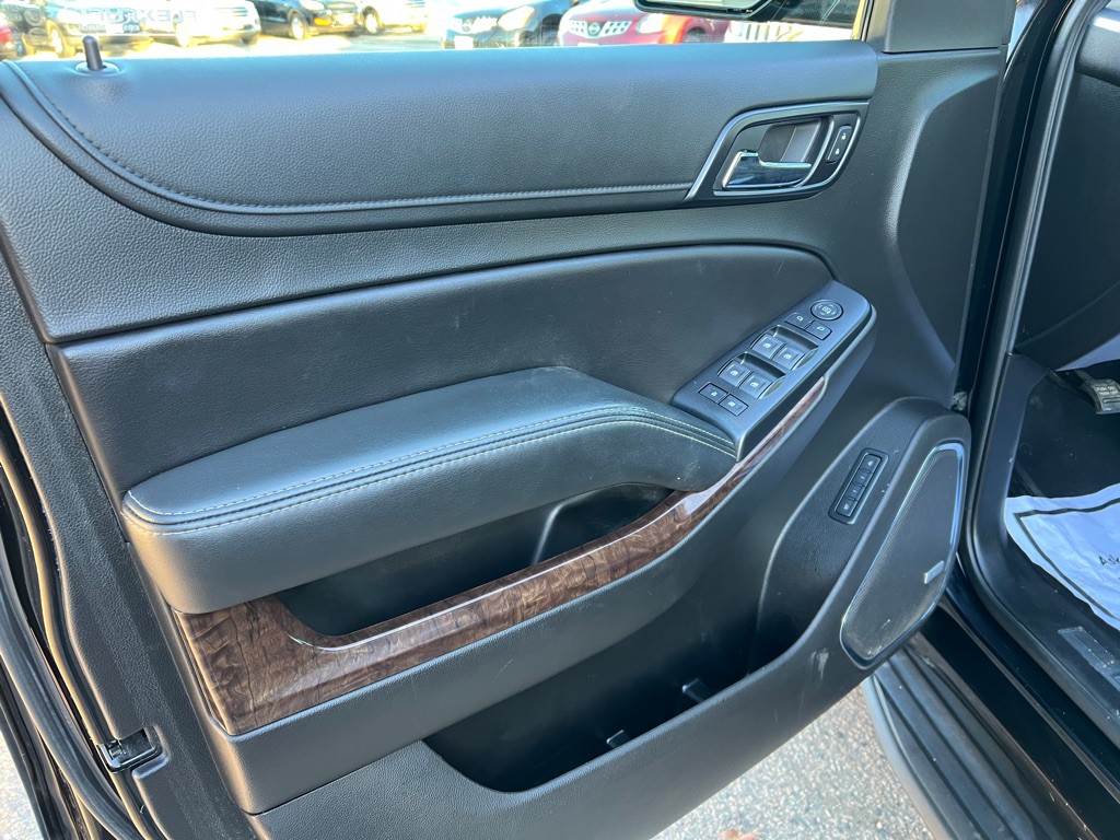 2019 Chevrolet Suburban Image 11