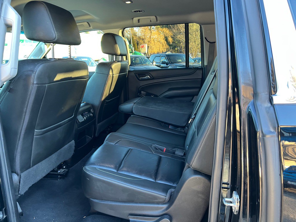 2019 Chevrolet Suburban Image 12