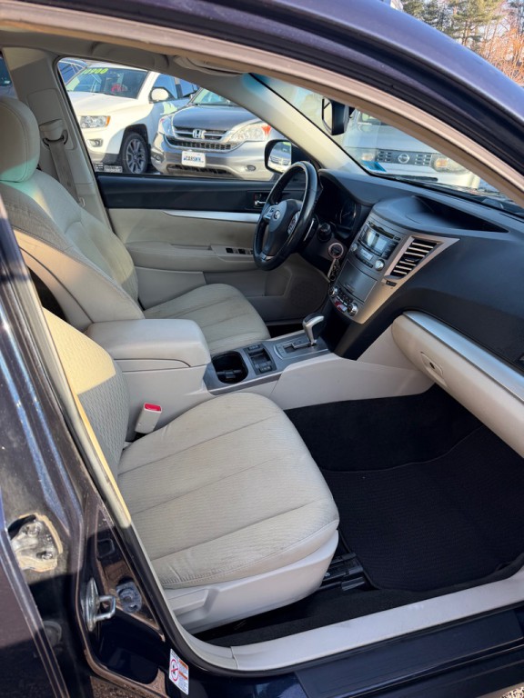 2012 Subaru Outback Image 10