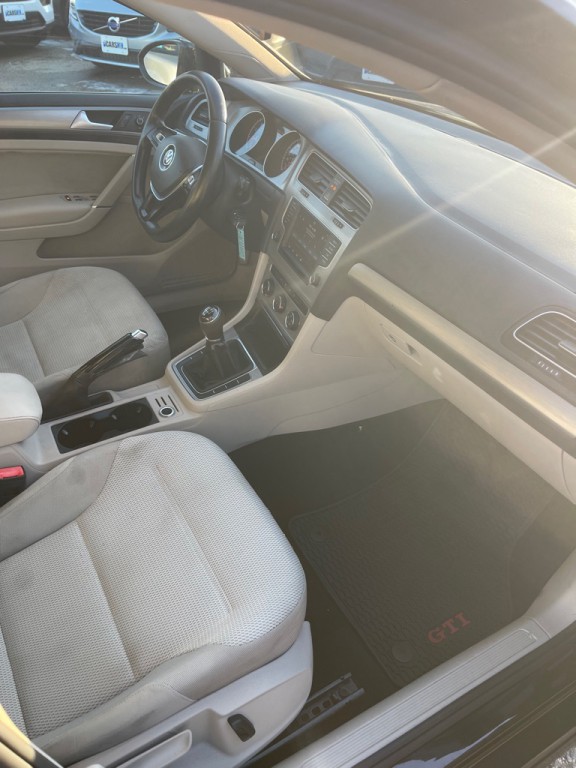 2016 Volkswagen Golf Image 16