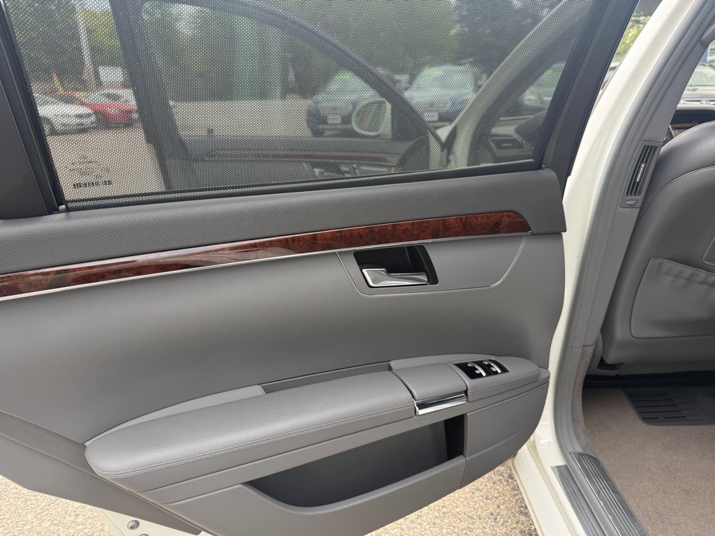 2009 Mercedes-Benz S-Class Image 12