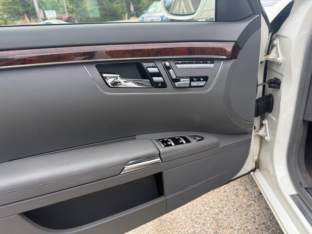 2009 Mercedes-Benz S-Class Image 13
