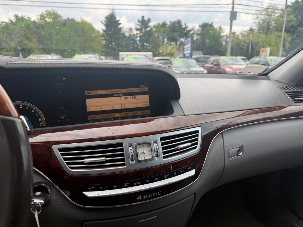 2009 Mercedes-Benz S-Class Image 16