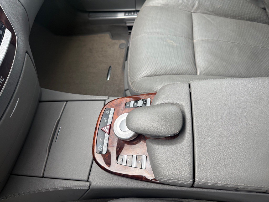 2009 Mercedes-Benz S-Class Image 17