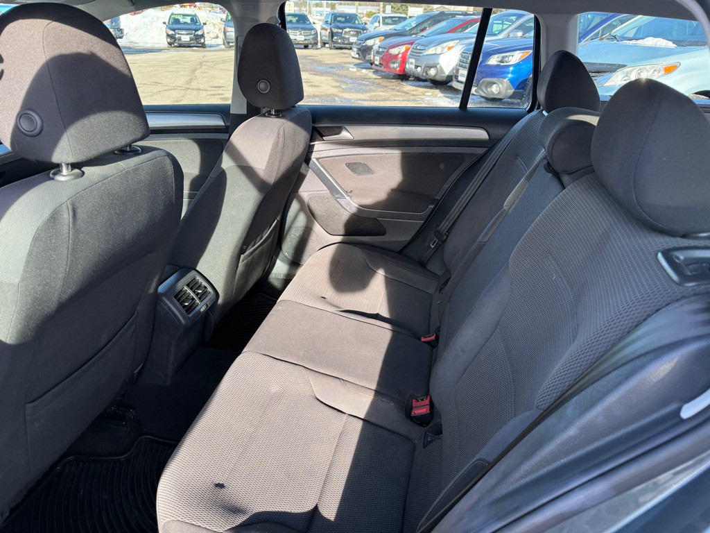 2017 Volkswagen Golf Image 11
