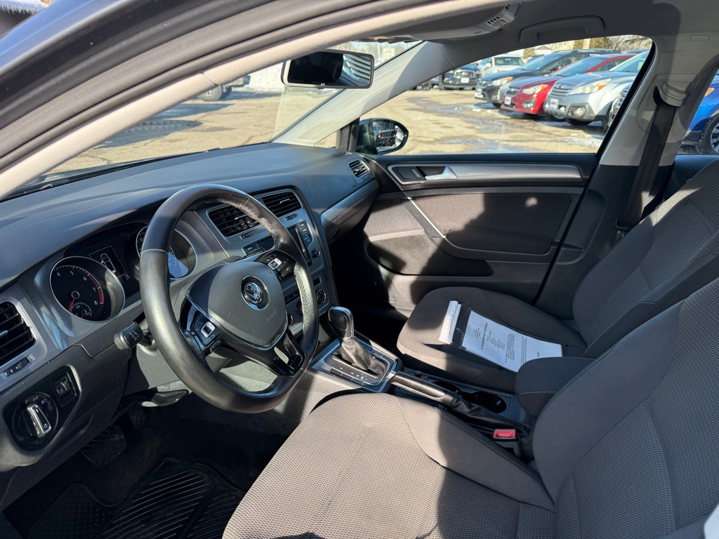 2017 Volkswagen Golf Image 12