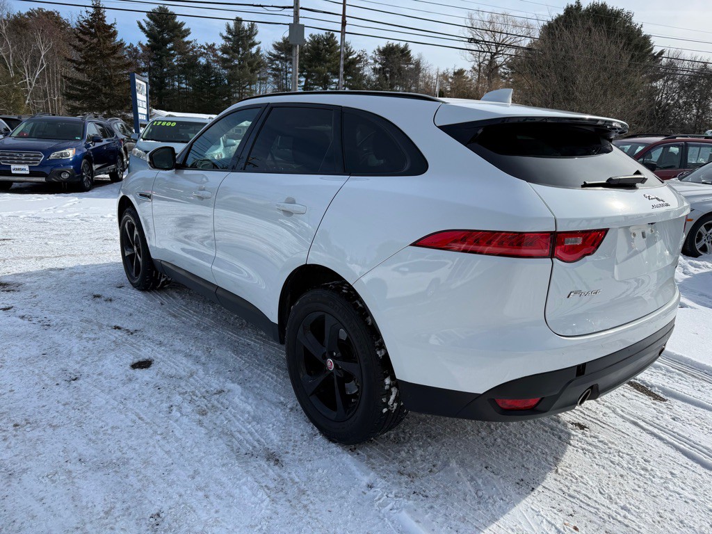 2017 Jaguar F-PACE Image 8