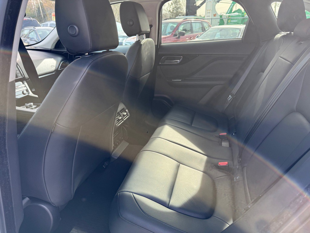 2017 Jaguar F-PACE Image 12