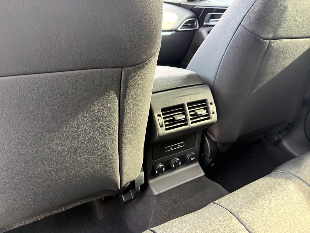 2017 Jaguar F-PACE Image 13