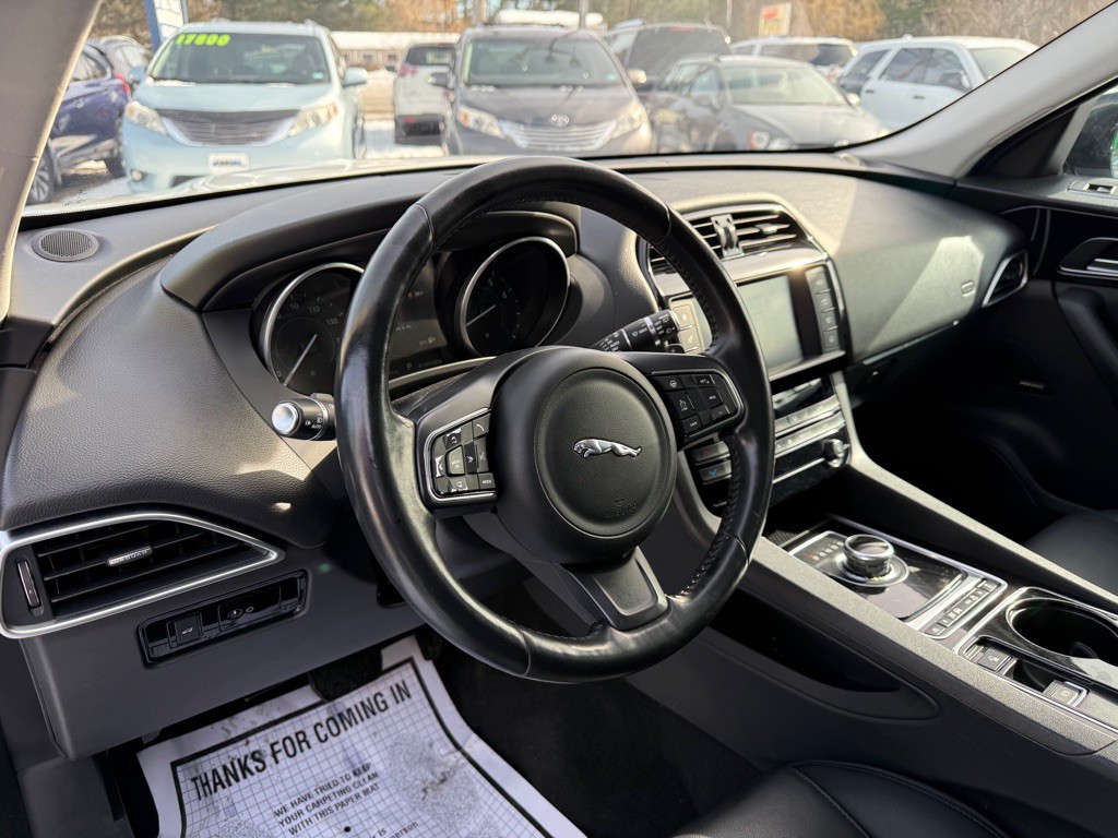 2017 Jaguar F-PACE Image 15