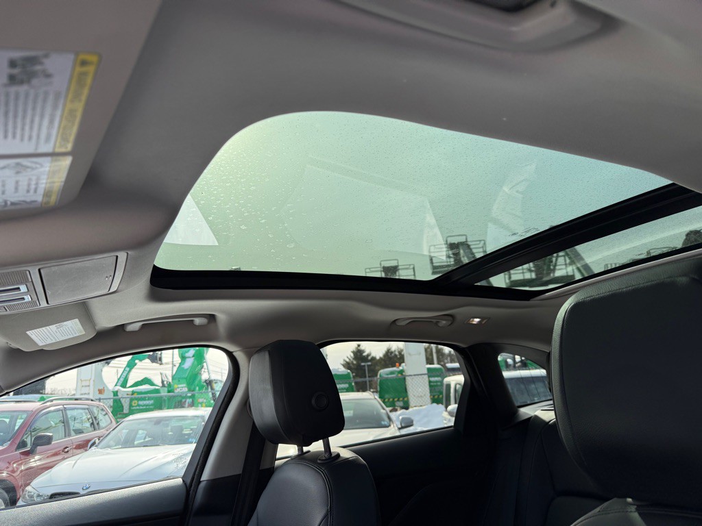 2017 Jaguar F-PACE Image 18