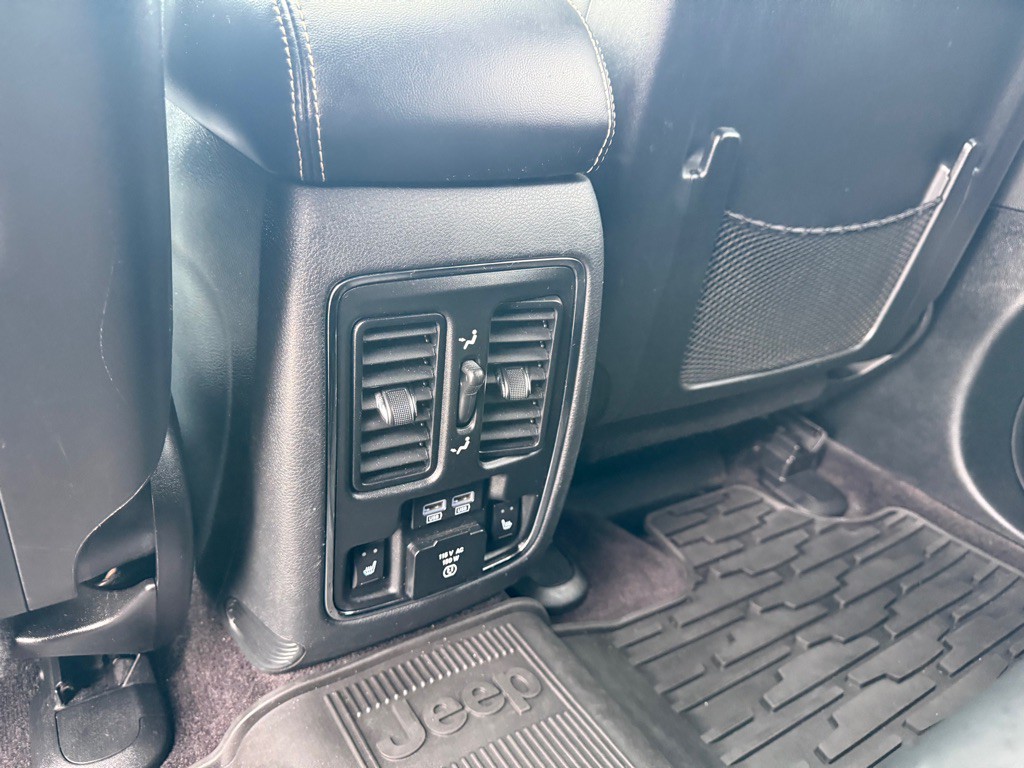 2017 Jeep Grand Cherokee Image 11