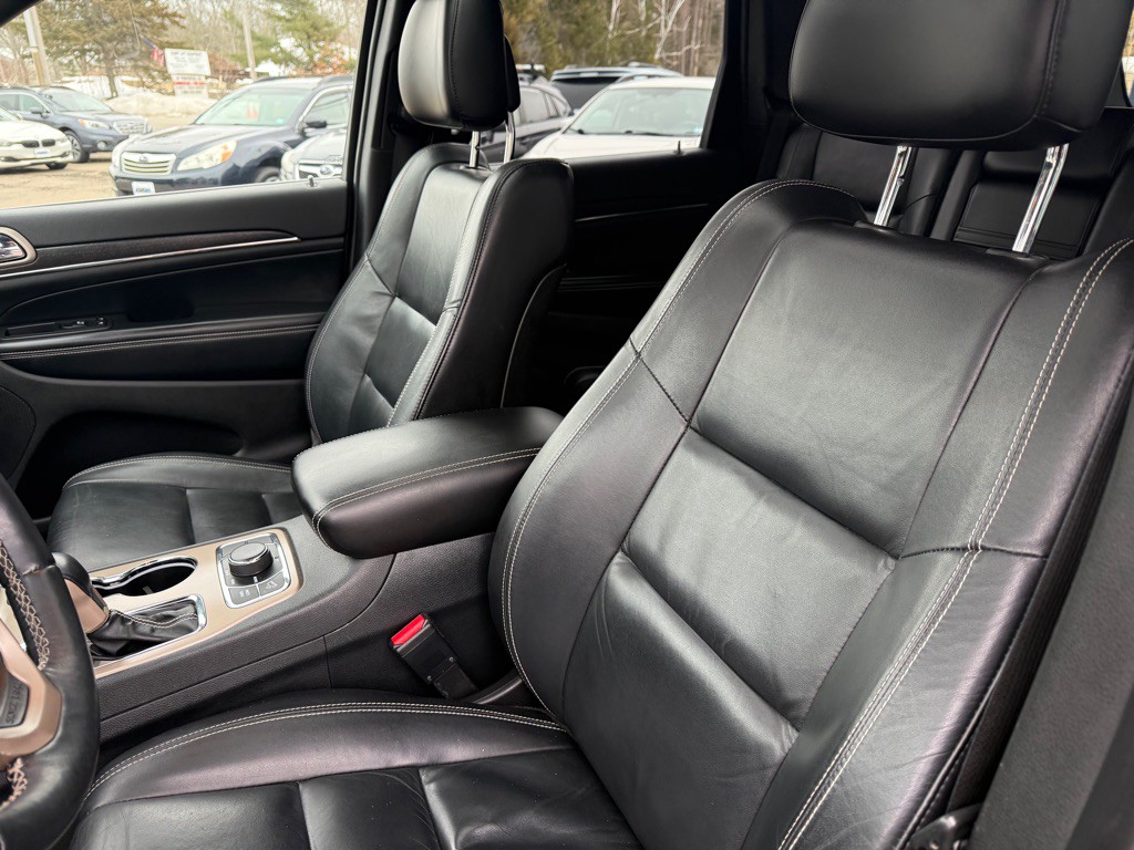 2017 Jeep Grand Cherokee Image 16