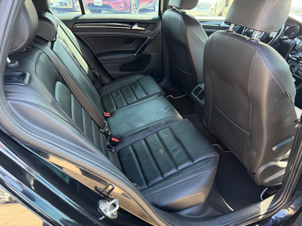 2016 Volkswagen Golf Image 11