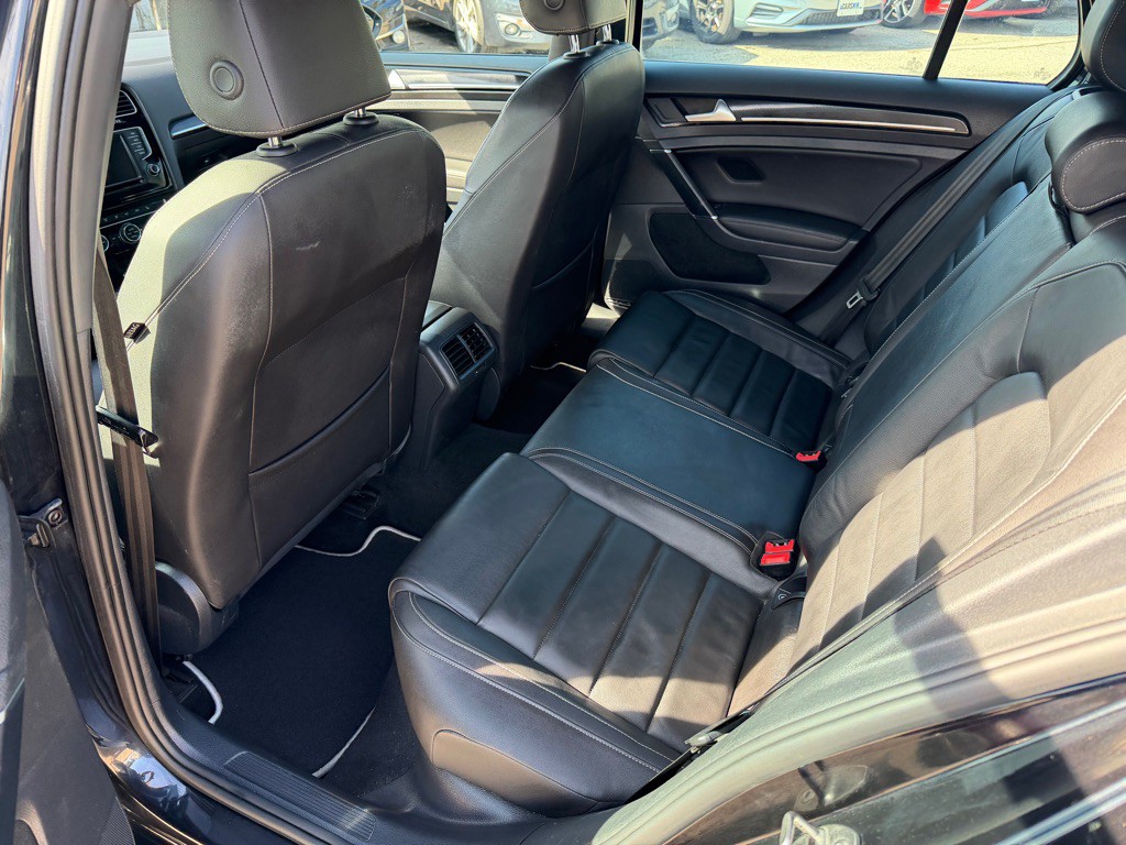 2016 Volkswagen Golf Image 12