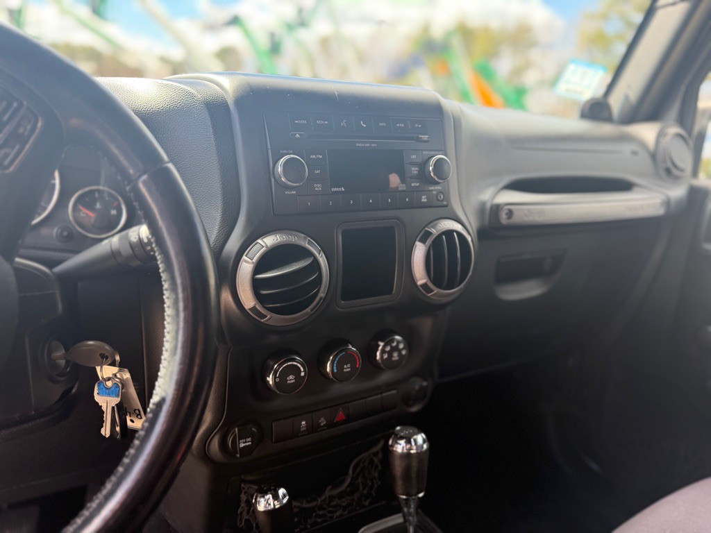 2014 Jeep Wrangler Image 14