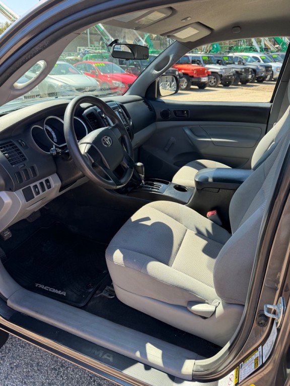 2014 Toyota Tacoma Image 16