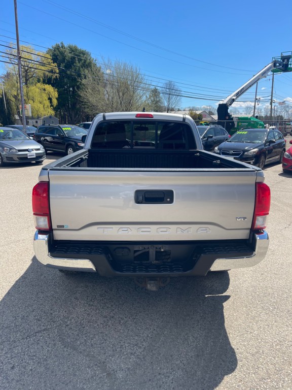 2016 Toyota Tacoma Image 4