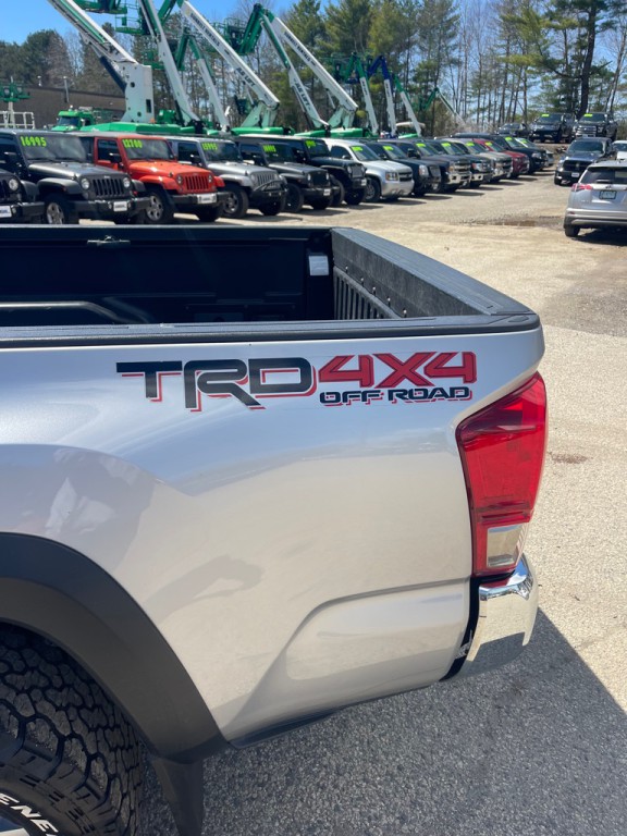 2016 Toyota Tacoma Image 11