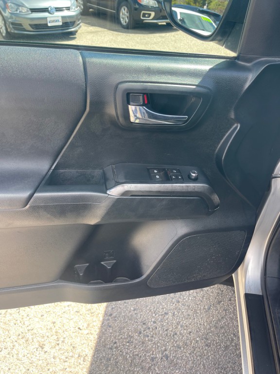 2016 Toyota Tacoma Image 15