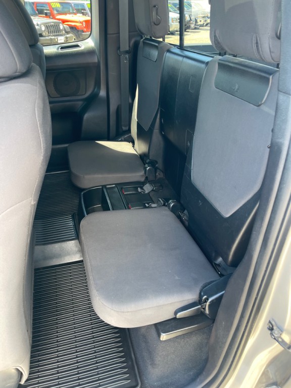 2016 Toyota Tacoma Image 16
