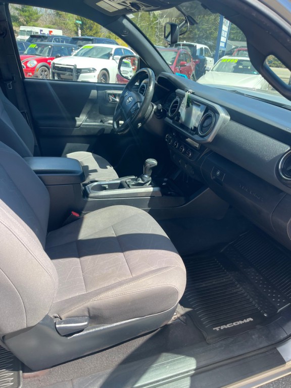 2016 Toyota Tacoma Image 17