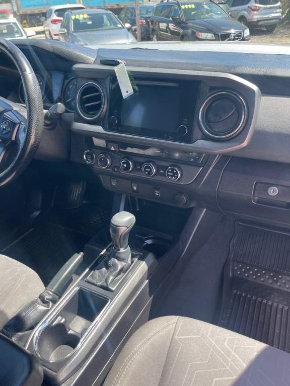 2016 Toyota Tacoma Image 18