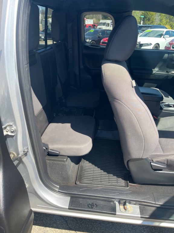 2016 Toyota Tacoma Image 19