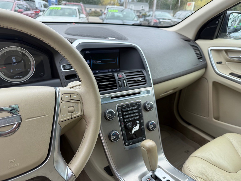 2012 Volvo XC60 Image 12