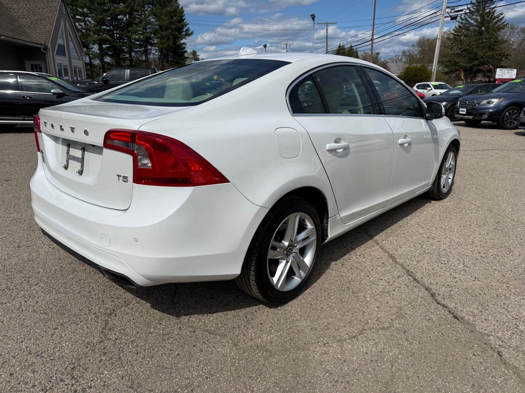 2015 Volvo S60 Image 5