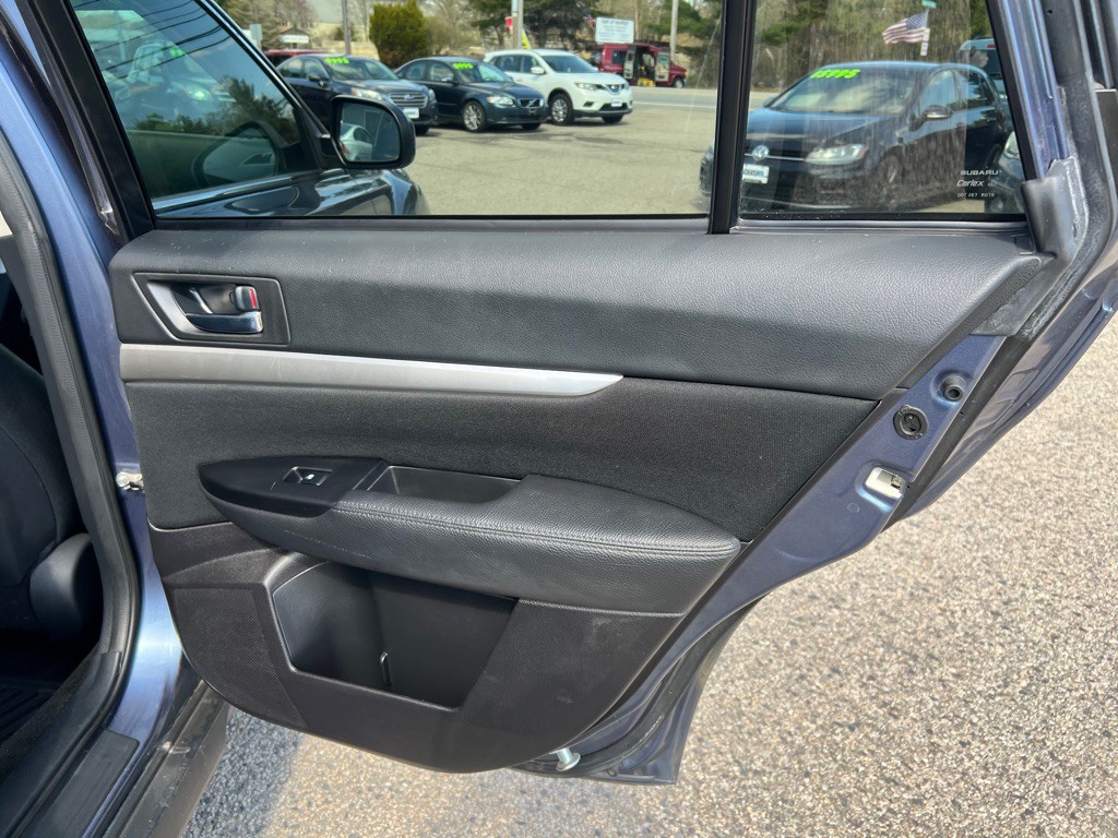 2013 Subaru Outback Image 16