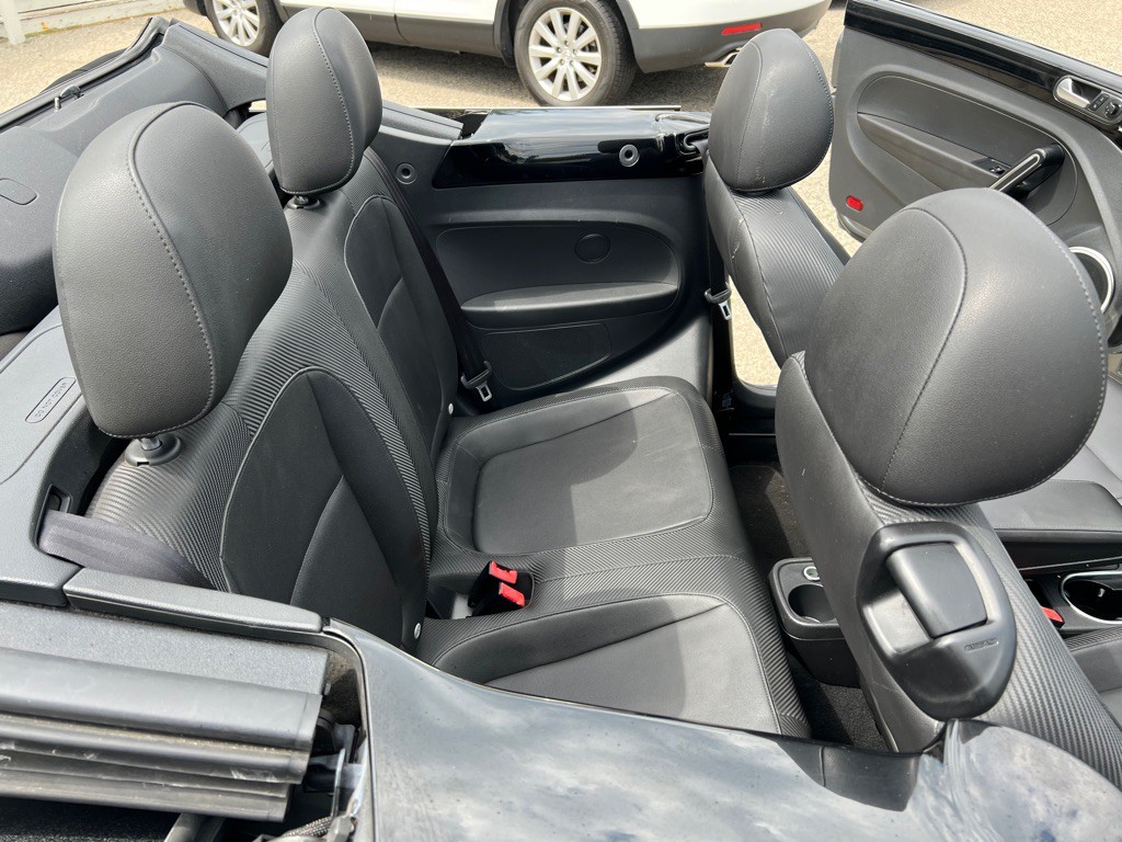 2014 Volkswagen Beetle Image 12