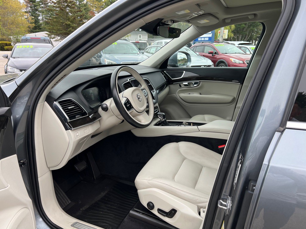 2017 Volvo XC90 Image 10