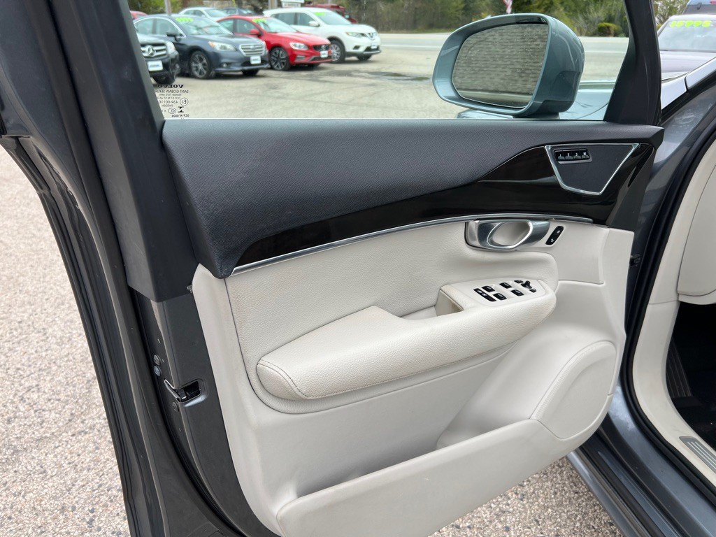 2017 Volvo XC90 Image 11