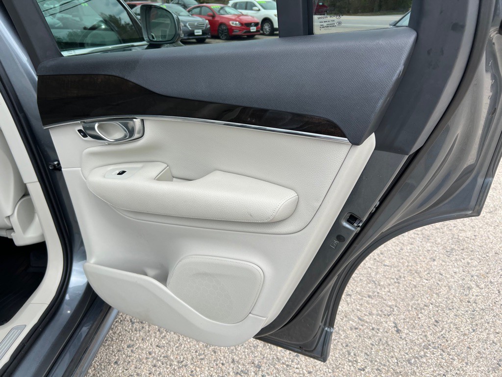 2017 Volvo XC90 Image 16