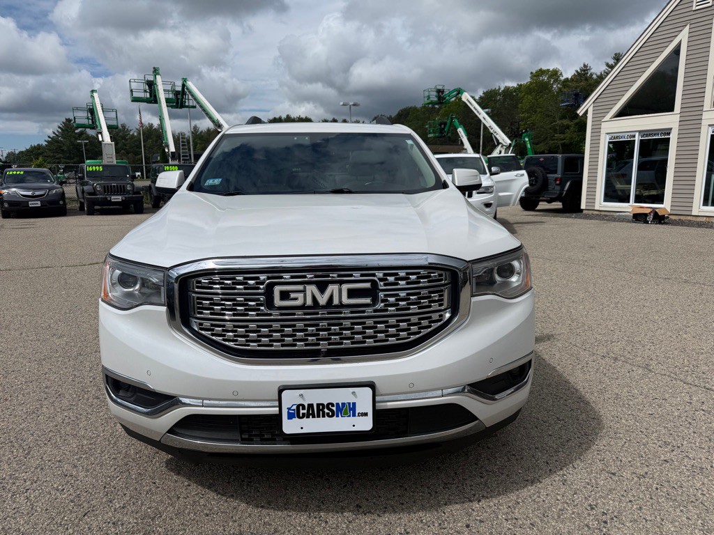 2017 GMC Acadia Image 2