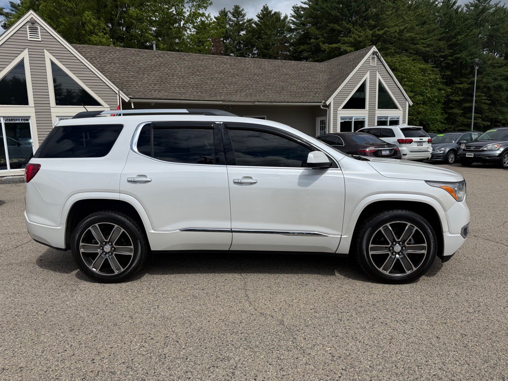 2017 GMC Acadia Image 4