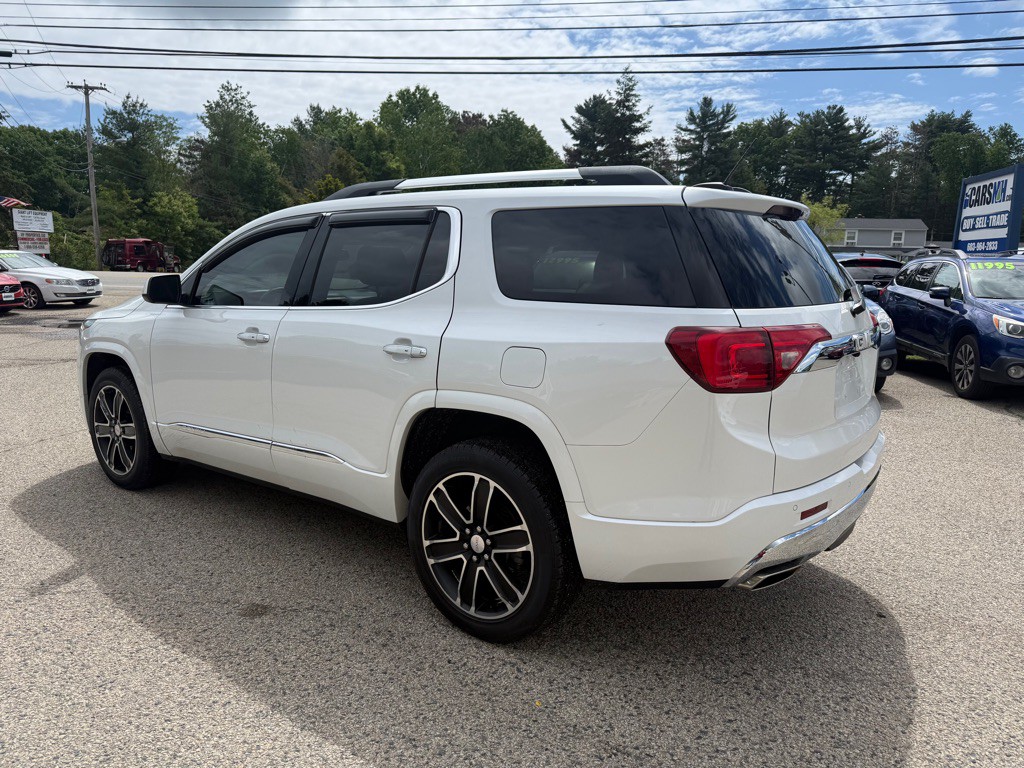 2017 GMC Acadia Image 7