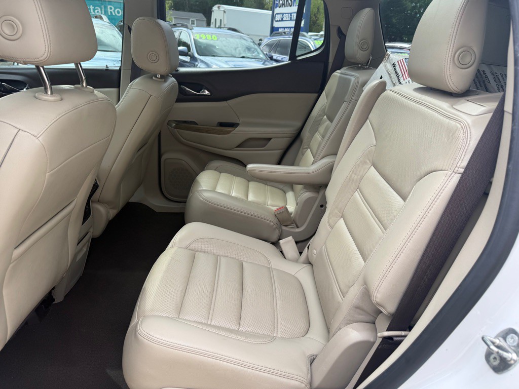 2017 GMC Acadia Image 11