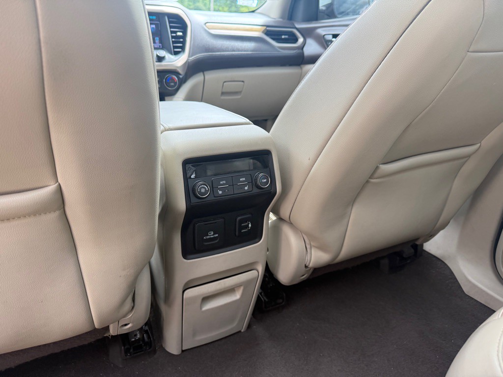 2017 GMC Acadia Image 12