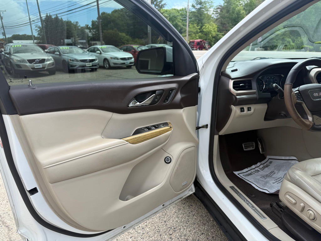 2017 GMC Acadia Image 13