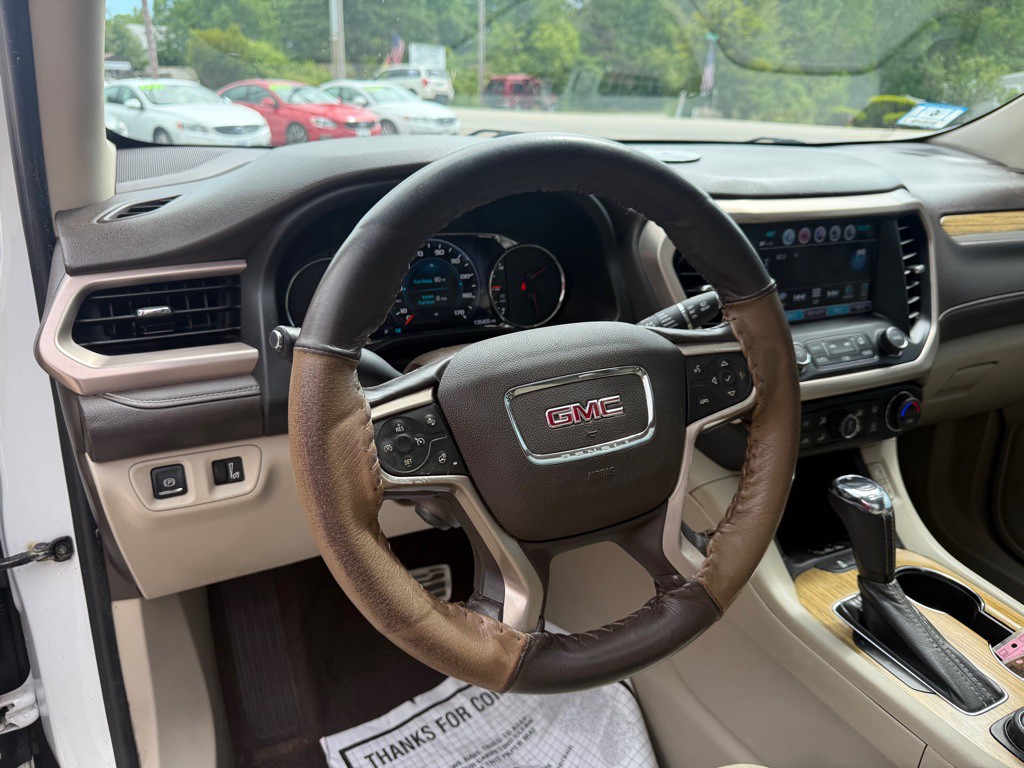 2017 GMC Acadia Image 16