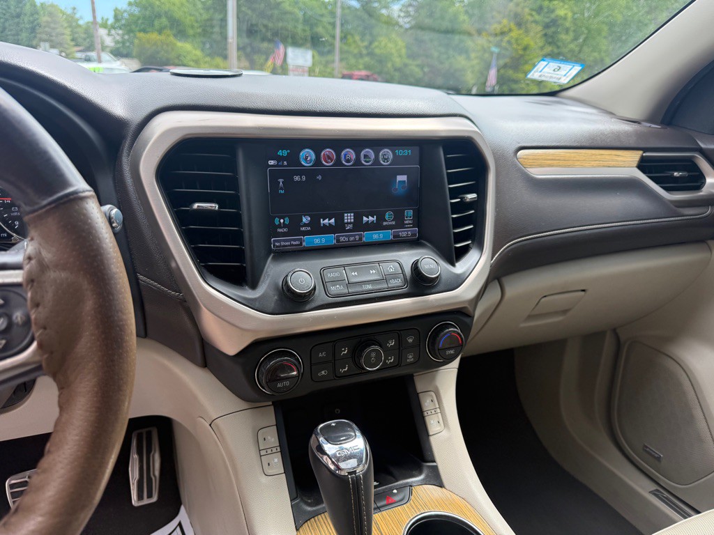 2017 GMC Acadia Image 17