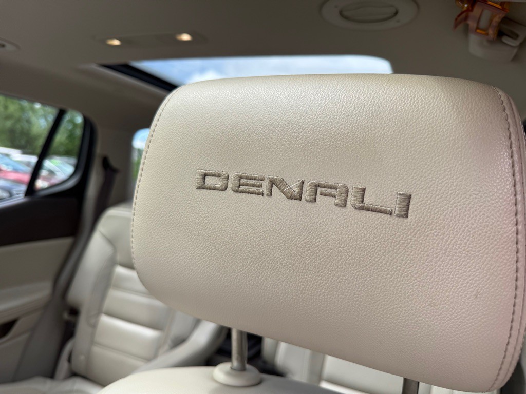 2017 GMC Acadia Image 18